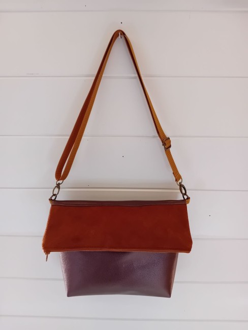 Sac à main Élégance marron en simili cuir marron glacé et effet peau, création faite main dans les Vosges