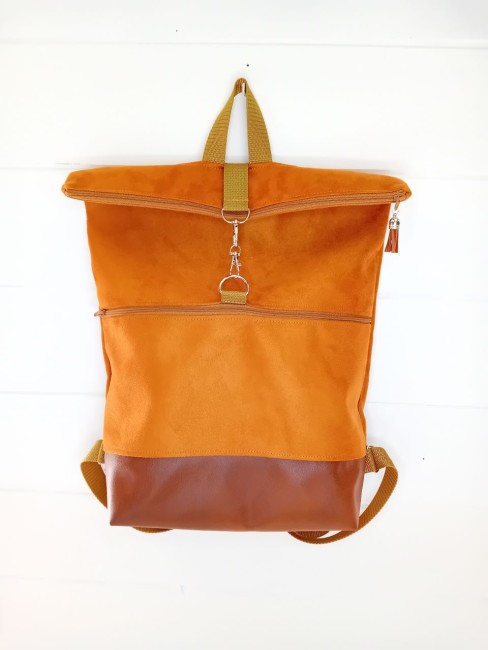 Sac à dos Caramel en suédine caramel et simili cuir marron, modèle unique, création artisanale à Gérardmer