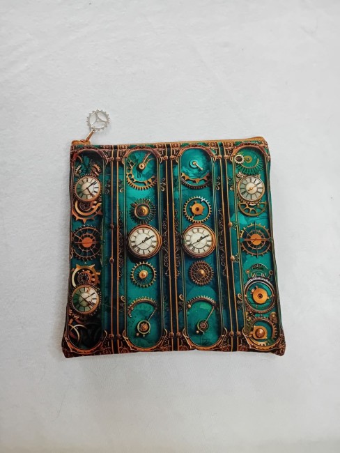 Trousse Steampunk aux horloges et rouages | Les Cabas en folie Trousse Steampunk aux motifs d’horloges et de rouages