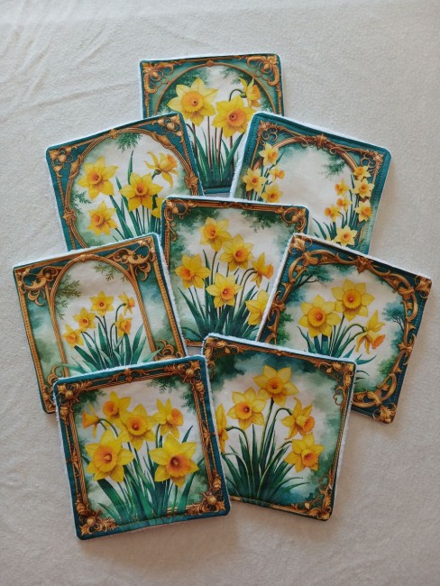 Lingettes démaquillantes lavables Jonquille – Lot de 8 | Les Cabas en folie Lot de 8 lingettes démaquillantes lavables Jonquille, fleurs jaunes et feuillages – Confection des Vosges