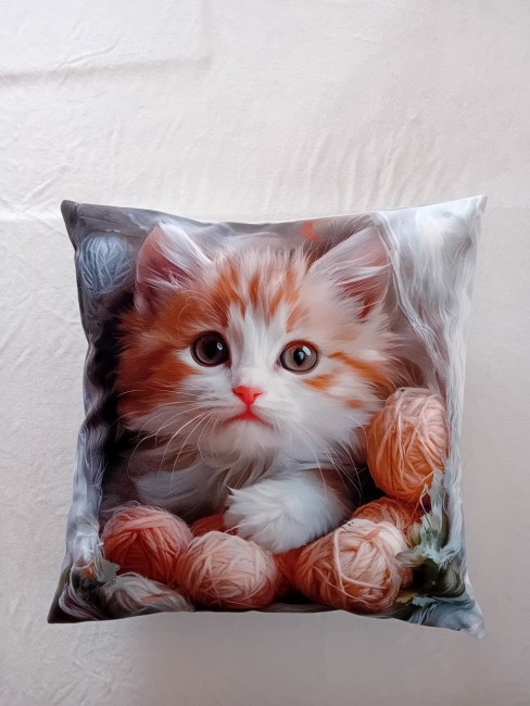 Housse de coussin en velours motif animaux chaton et pelotes de laine faite main