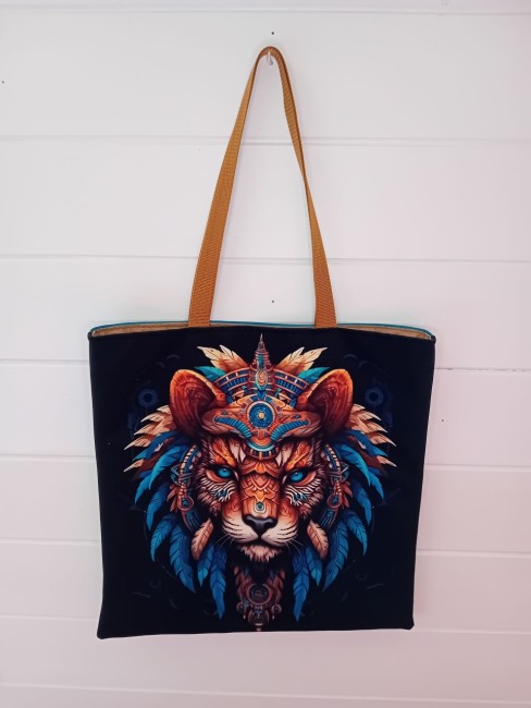 Tote bag Lion sauvage / Animaux et passions / Les Cabas en folie Balise ALT Tote bag Lion sauvage coloré, création artisanale / Animaux et passions / Les Cabas en folie