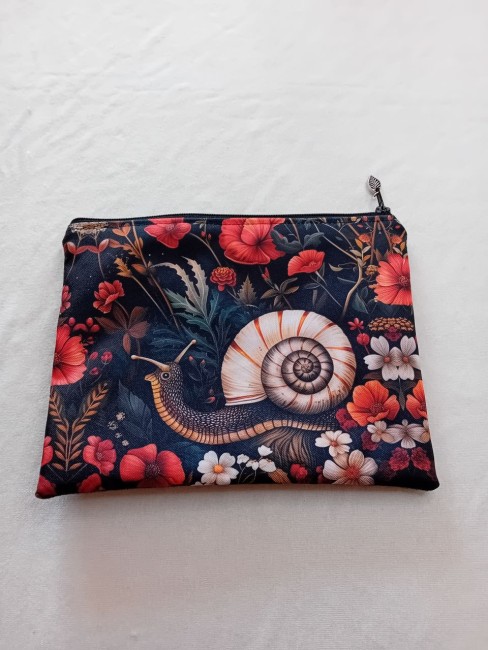 Trousse Escargot fleuri avec motif d'escargot entouré de fleurs – Les Cabas en folie