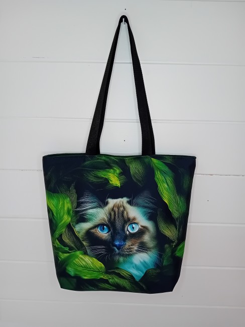 Sac cabas Regard Sauvage avec chat au regard bleu entouré de feuillages, confection artisanale dans les Vosges