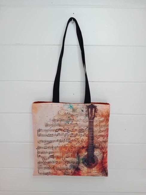 Tote bag Accord de guitare – Autres inspirations | Les Cabas en folie Tote bag Accord de guitare avec guitare, partitions et notes de musique – Les Cabas en folie