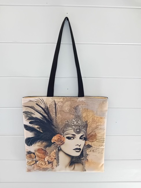 Tote bag Belle Époque au motif de portrait féminin rétro avec plumes, bijoux et roses, modèle unique  dans les Vosges