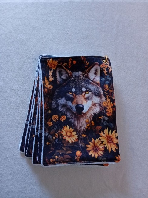Lot de 6 essuie-tout lavables – Loup et fleurs | Les Cabas en folie Lot de 6 essuie-tout lavables motif loup entouré de fleurs, en éponge bambou et coton imprimé