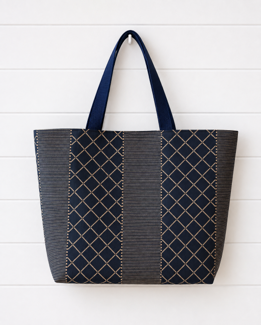 Cabas artisanal « Élégance rayures & losanges » en tissu jacquard souple à motif graphique bleu et doré