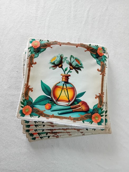 Lot de 6 essuie-tout lavables – Fleurs et flacons de parfum | Les Cabas en folie Lot de 6 essuie-tout lavables en éponge bambou, motif fleurs et flacons de parfum vintage, fait main dans les Vosges