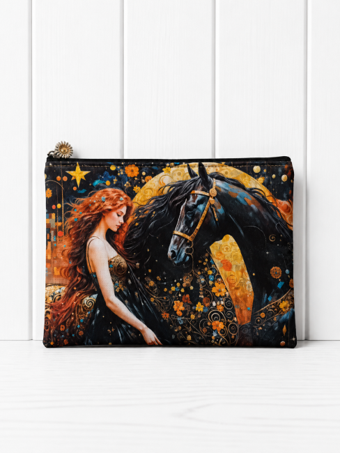 Trousse multi-usage motif femme et cheval, modèle unique, création artisanale à Gérardmer