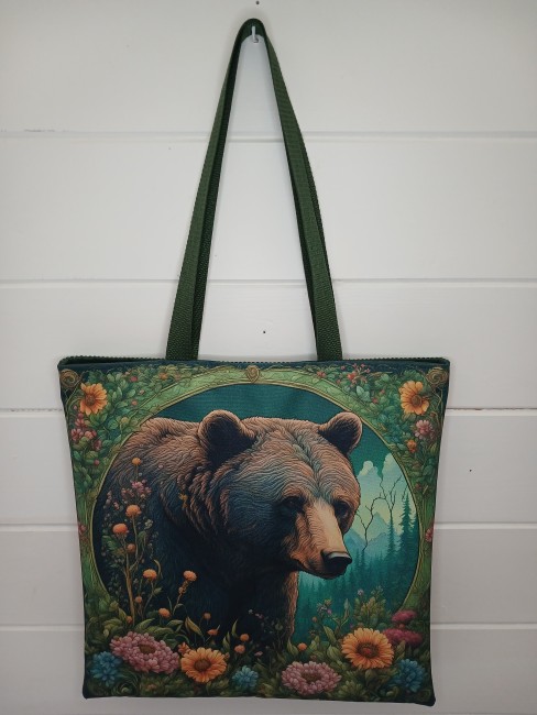 Tote bag Ours et Montagne | Les Cabas en folie Tote bag Ours et Montagne avec ours, forêt et paysage de montagne, confection dans les Vosges