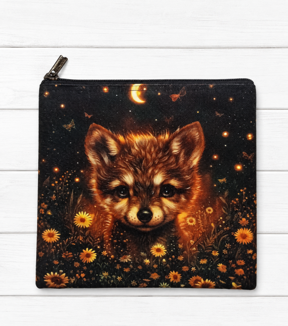 Trousse multi-usage motif petit loup dans un décor nocturne avec lune et fleurs, création artisanale à Gérardmer