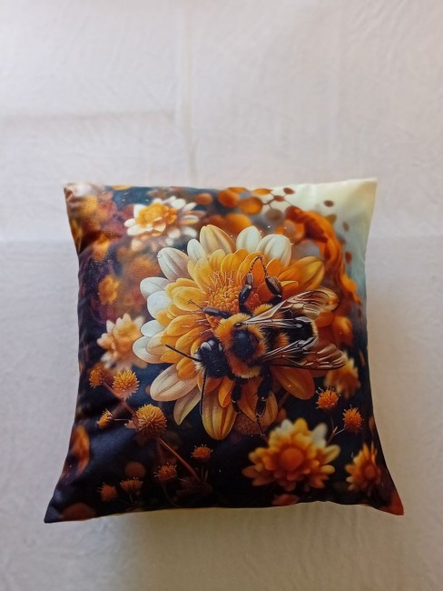 Housse de Coussin Abeille Velours 45x45 | Déco Chalet Vosges Housse de coussin en velours motif abeille graphique fait main