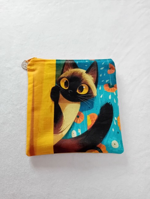 Trousse multi-usage motif chat farceur aux yeux dorés, modèle unique fait main dans les Vosges