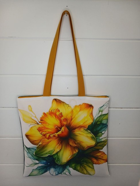 Tote bag jonquille – Éclat de jonquille | Les Cabas en folie Tote bag Éclat de jonquille, motif jonquille jaune, orange et vert, Fait main dans les Vosges