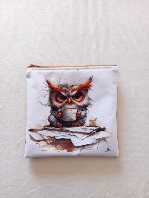 Trousse multi-usage motif hibou grincheux avec tasse, modèle unique, création artisanale à Gérardmer