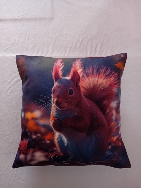 Housse de coussin Écureuil en forêt automnale en velours 45×45 | Les Cabas en folie Housse de coussin Écureuil en forêt automnale en velours imprimé 45 × 45 cm