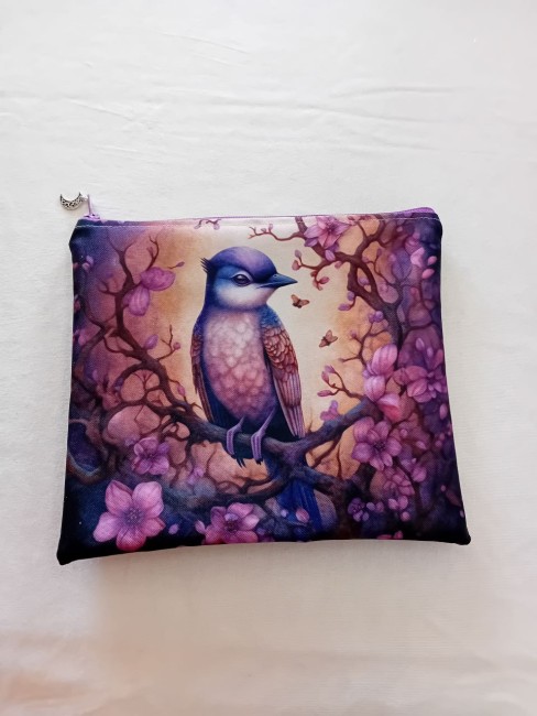 Trousse artisanale oiseau bleu et fleurs mauves avec simili cuir violet