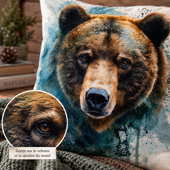 Housse Coussin Portrait d'Ours Velours 45x45 | Animaux Vosges Zoom sur le velours imprimé de la housse de coussin Portrait d'ours 45x45 cm
