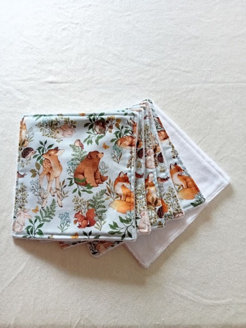 Lot de 6 essuie-tout lavables – Animaux de la forêt | Les Cabas en folie Lot de 6 essuie-tout lavables motif animaux de la forêt, avec cerfs, renards, ours et lapins, en éponge bambou et coton imprimé