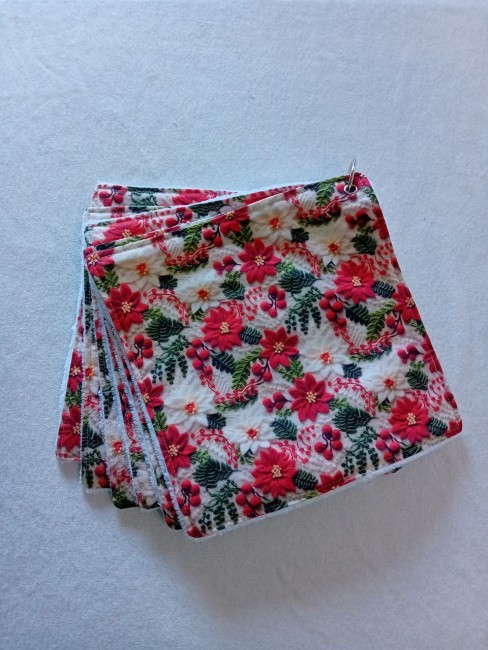 Lot de 6 essuie-tout lavables – Fleurs et baies rouges | Les Cabas en folie Lot de 6 essuie-tout lavables motif fleurs rouges, baies et feuillages verts, en éponge bambou et coton imprimé