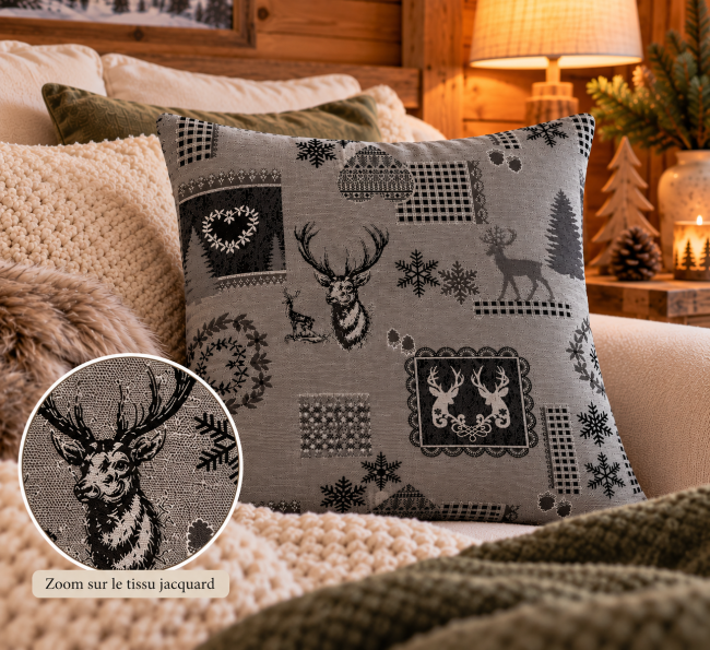 Housse de coussin montagne cerf et flocons gris 45x45 | Déco Chalet Zoom sur le tissu jacquard gris à motifs cerfs et flocons de la housse de coussin montagne