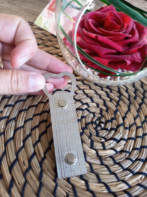 Porte clé décapsumeur je suis un pecheur dos