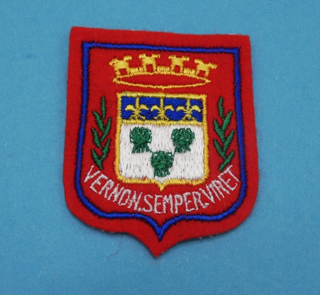 P1100291 Ecusson brodé ville Vernon Semper Viret