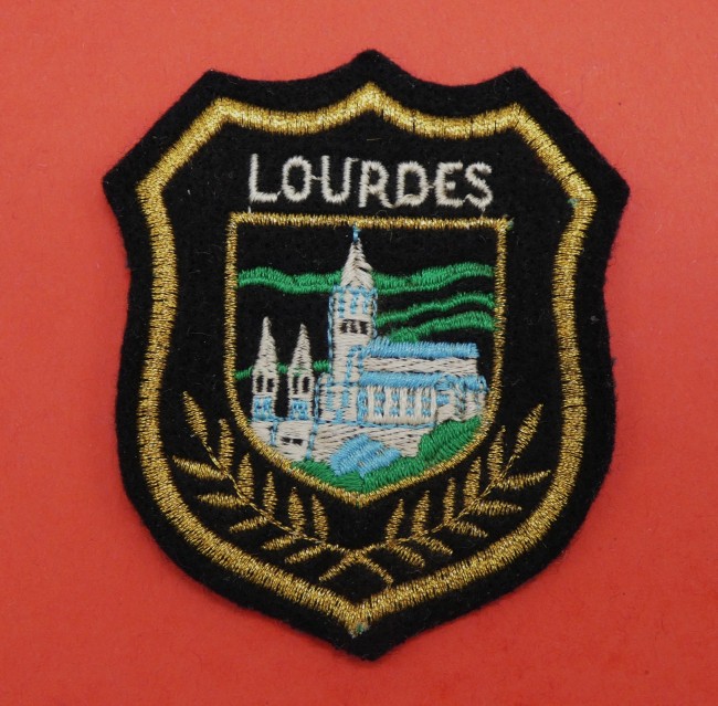 Ecusson méresse brodé LOURDES sanctuaire notre Dame 
