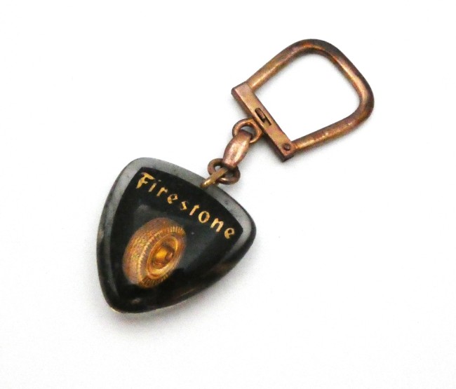 P1050122 Ancien porte - clé Bourbon pneu Firestone