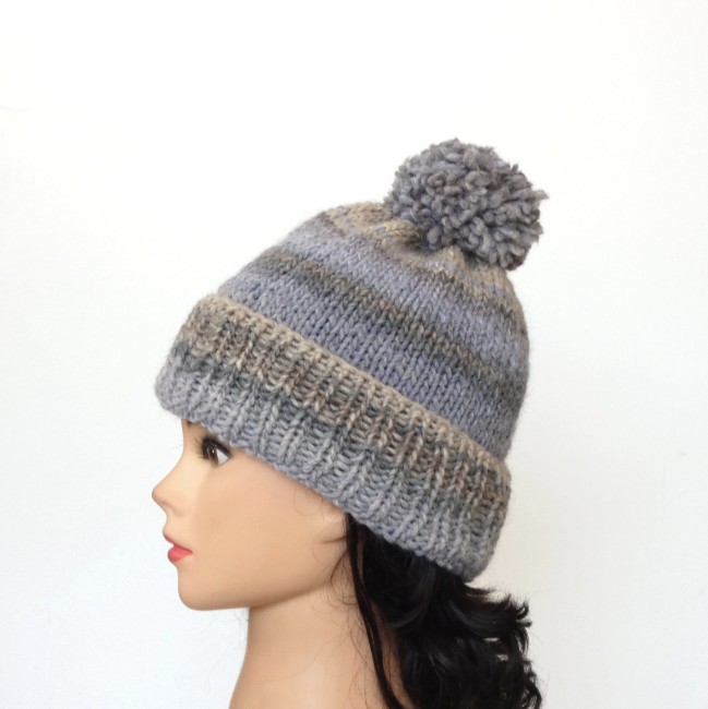 P1060034 TU Bonnet femme laine gris / beige à revers plassard et Après C 06