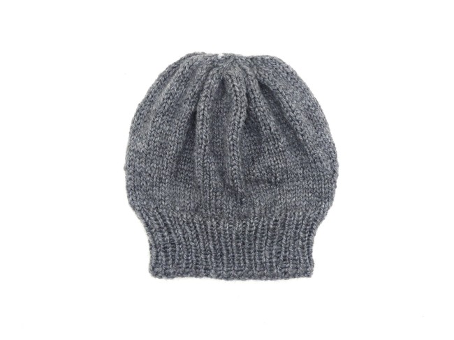 Béret gris  pour femme en laine Bergère de France Alaska doux et chaud tricoté main 