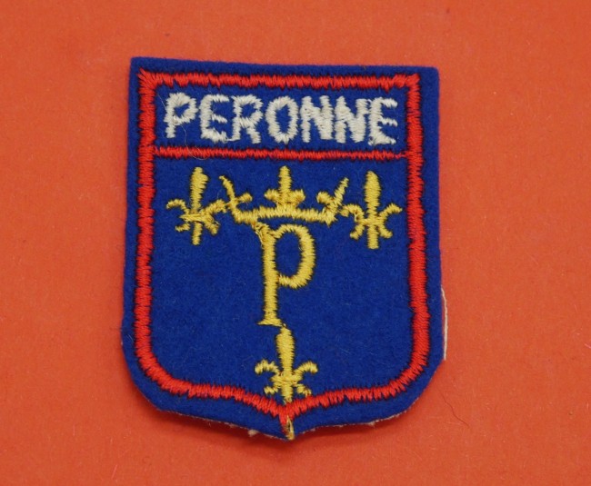 P1110408 Petit écusson brodé ville Peronne