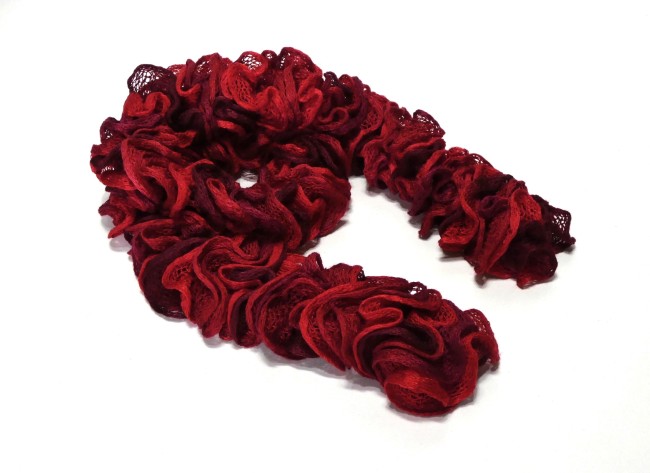 P1010934 Echarpe femme rouge/ bordeaux Katia Ondas froufrou