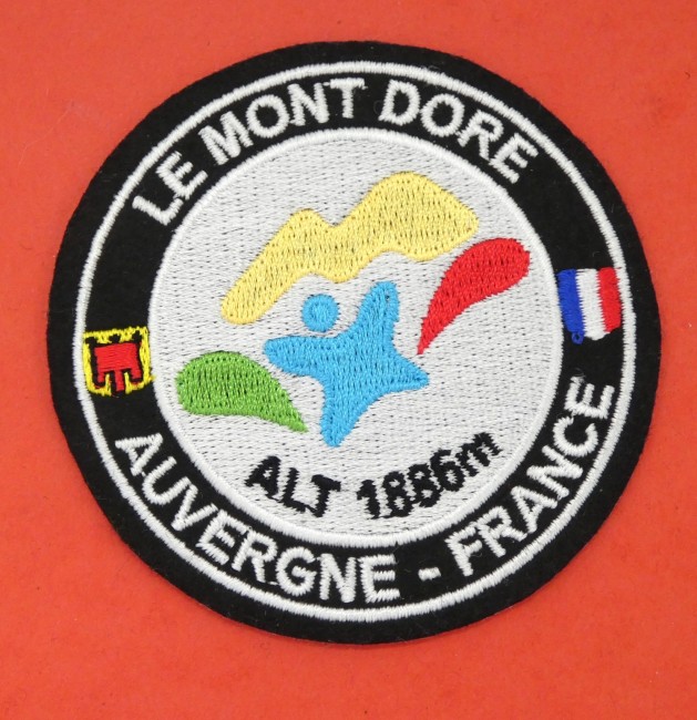 Ecusson brodé LE MONT DORE AUVERGNE - FRANCE Alt 1886 m 