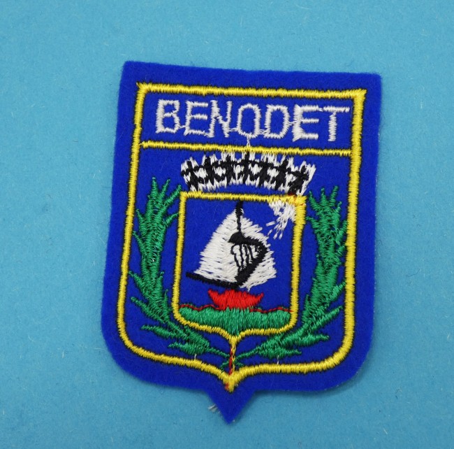 P1080872 Ecusson brodé ville Benodet
