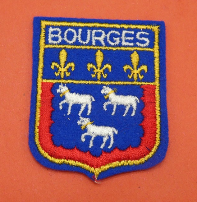 P1100086 Ecusson brodé ville BOURGES à coudre