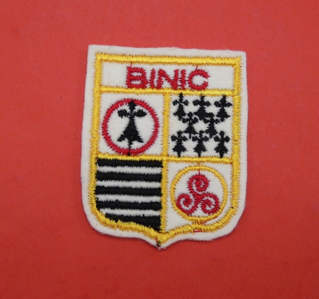 P1080061 Ecusson brodé ville BINIC