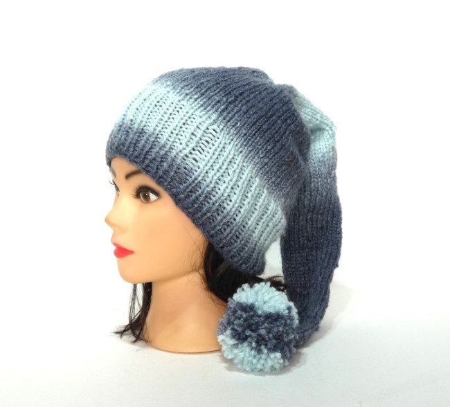 Bonnet lutin pour femme bleu clair et bleu avec pompon 