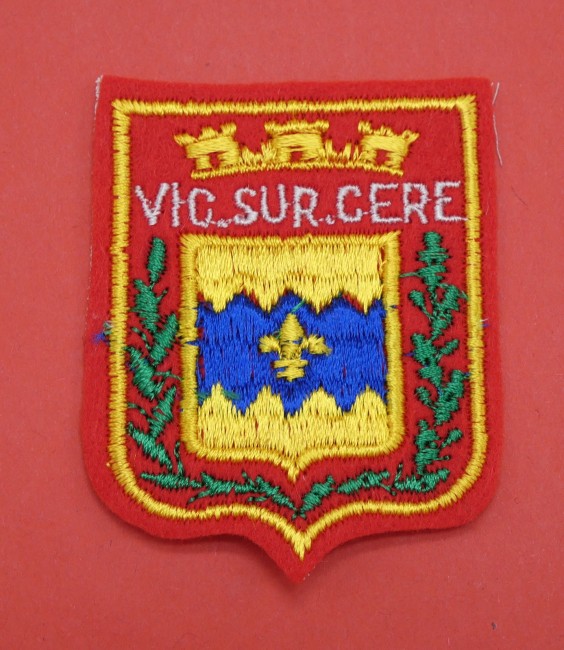 Ecusson brodé ville Vic sur Cere