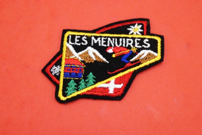 P1090528 Ecusson station ski brodé Les Menuires