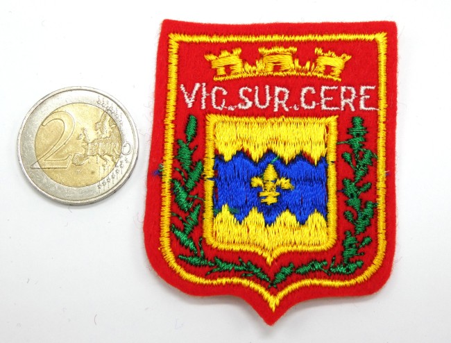Ecusson brodé ville Vic sur Cere
