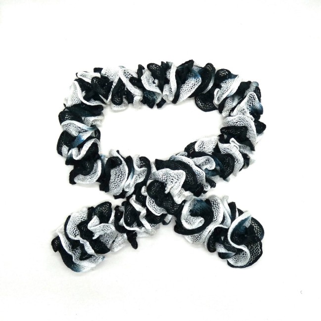 Echarpe femme noire et blanche 