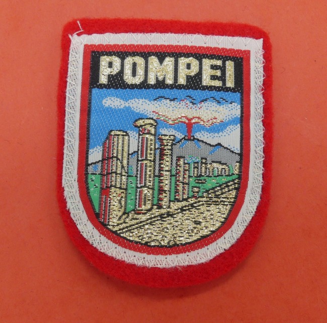 P1260148 Ecusson brodé ville POMPEI