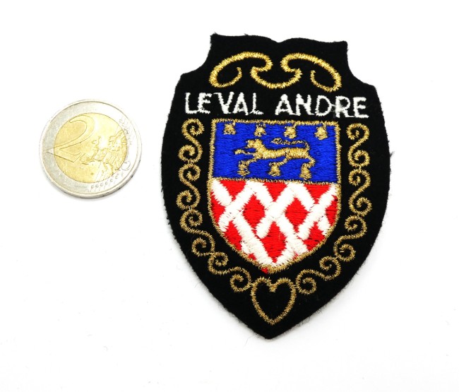 P1110729 Ecusson brodé ville LEVAL ANDRE