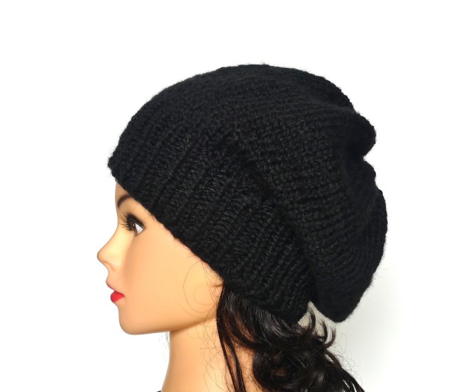 Béret noir pour femme en laine Bergère de France Alaska doux et chaud tricoté main 