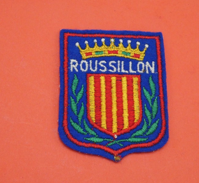 P1100642 Ecusson brodé ville Roussillon