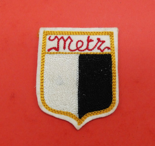 P1010537 Ecusson ancien brodé ville Metz
