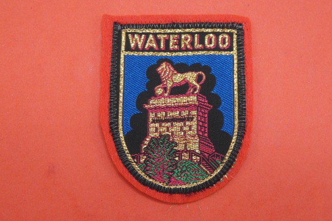 P1040096 Ecusson brodé ville Waterloo à coudre