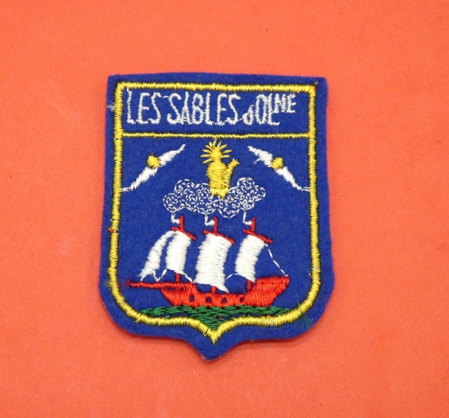 P1060274 Ecusson brodé Les Sables D 'OLne